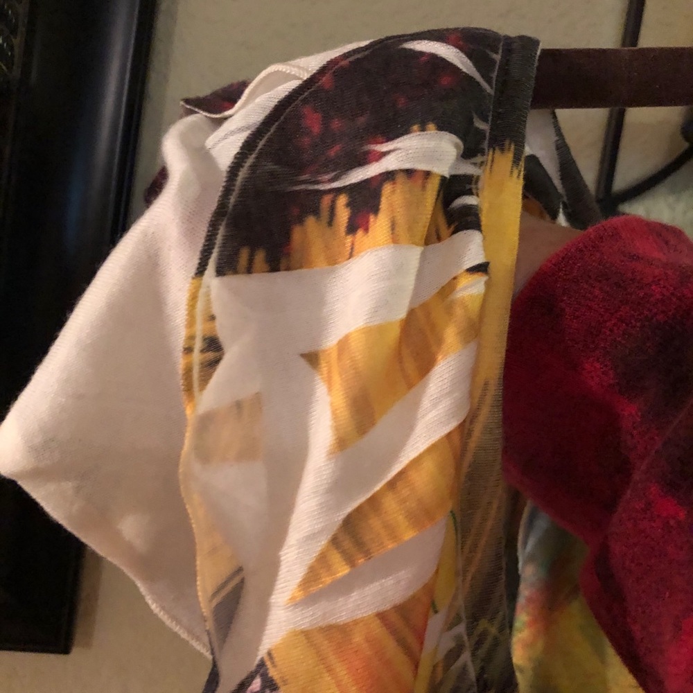 B. L. U.E. Cap sleeved Tunic - Picture 5 of 7